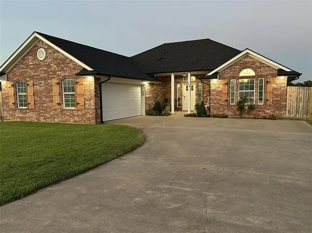 Photo 2 — 2100 Kenneth Lane, Choctaw, OK 73020