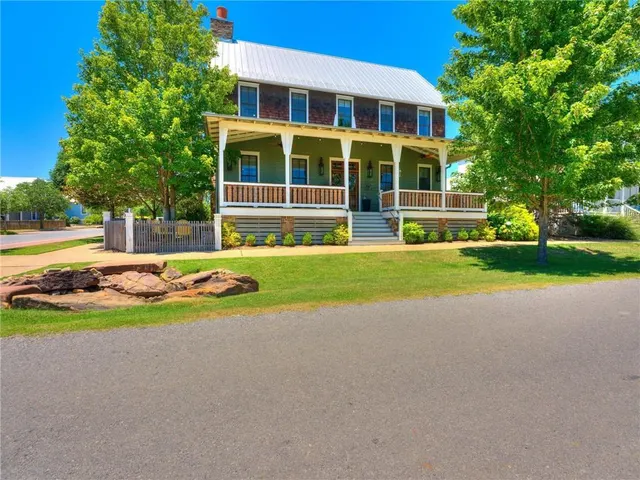Photo 2 — 31 Boulevard, Carlton Landing, OK 74432