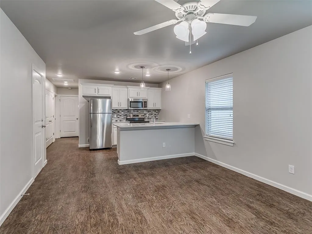 Photo 3 — 425 Summit Ridge Drive, Oklahoma City, OK 73114