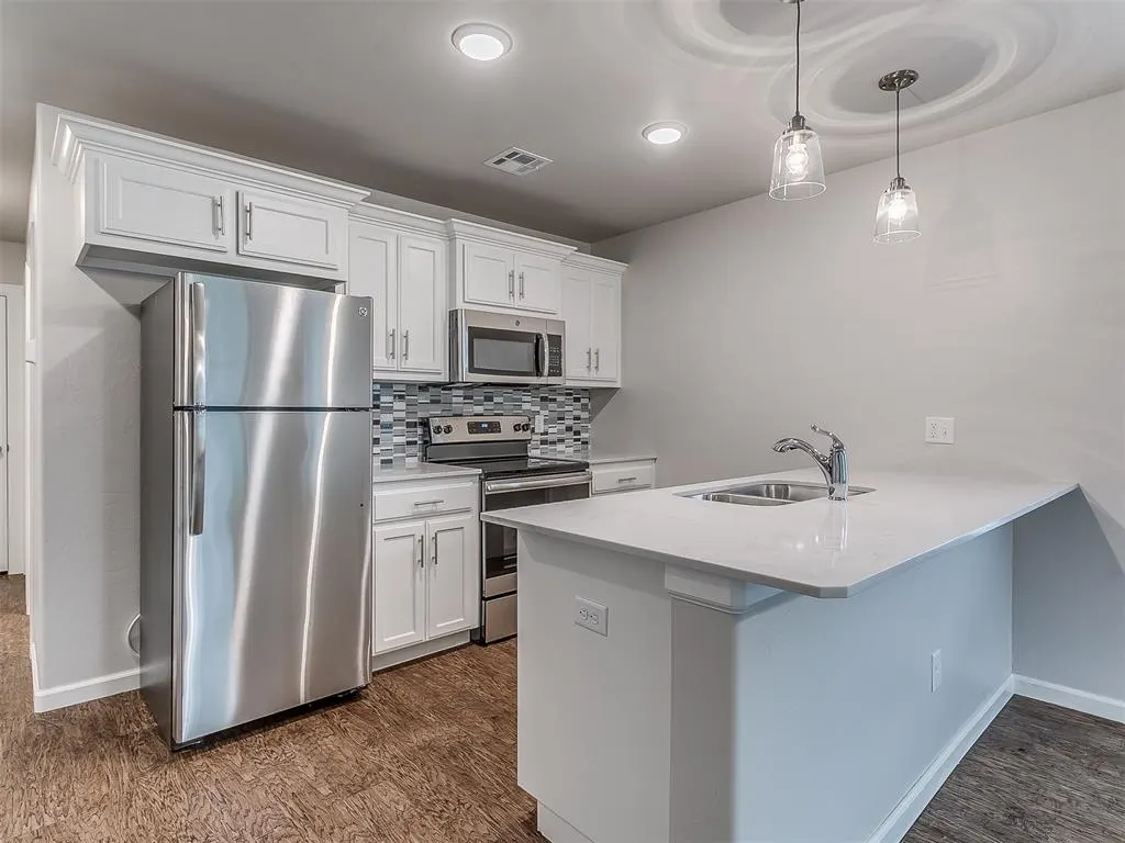 Photo 5 — 425 Summit Ridge Drive, Oklahoma City, OK 73114