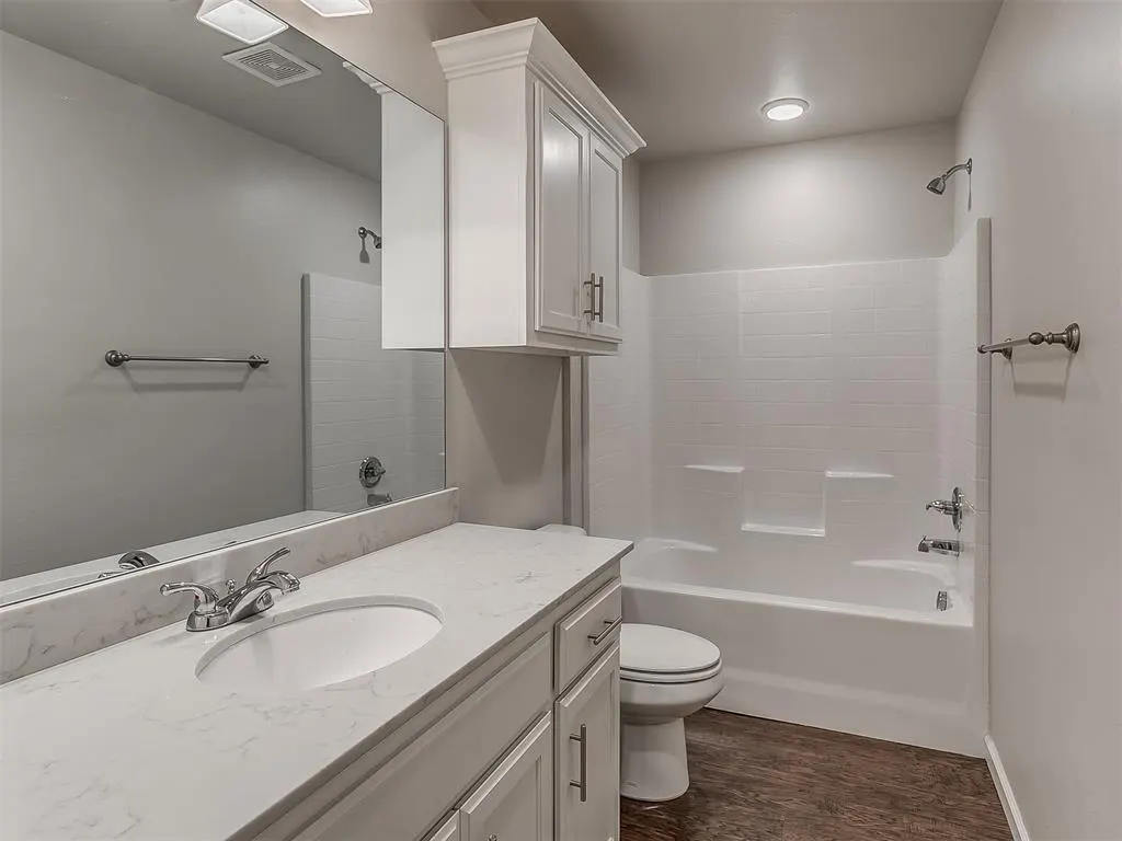 Photo 7 — 425 Summit Ridge Drive, Oklahoma City, OK 73114