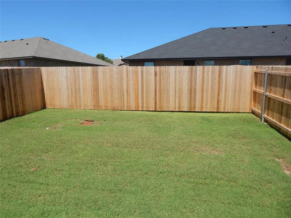 Photo 11 — 425 Summit Ridge Drive, Oklahoma City, OK 73114