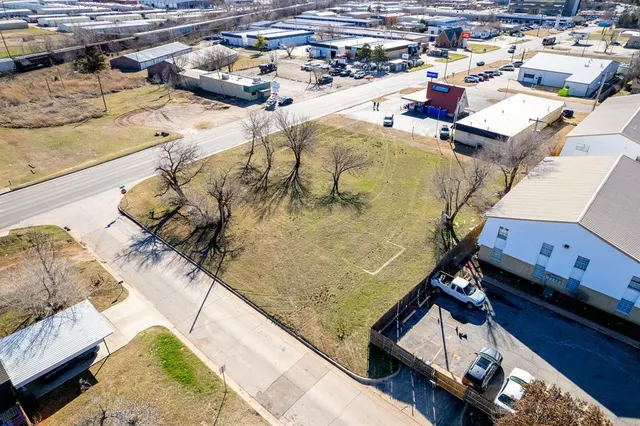 Photo 4 — 8315 N Western Avenue, Oklahoma City, OK 73114
