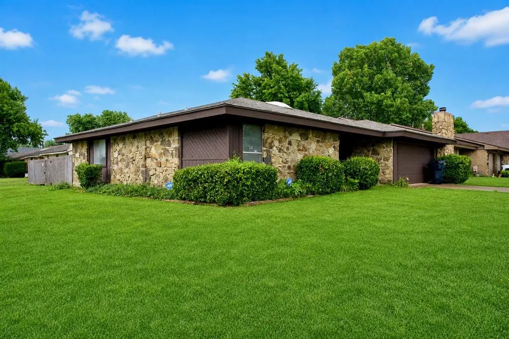 Photo 2 — 9024 N Eagle Lane, Oklahoma City, OK 73132