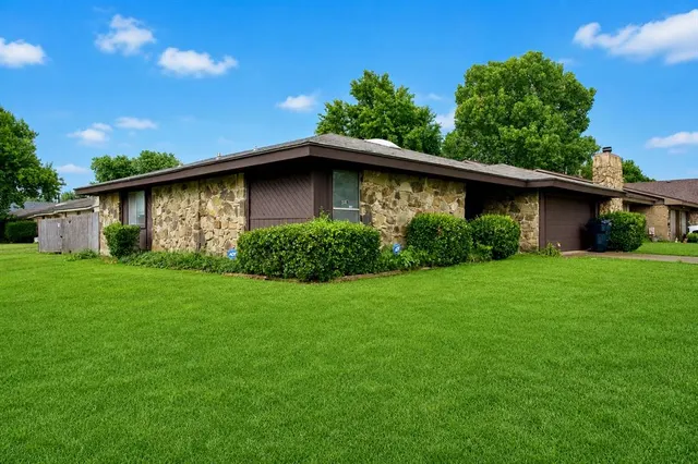 Photo 2 — 9024 N Eagle Lane, Oklahoma City, OK 73132