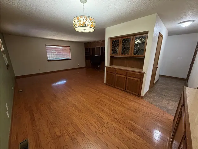 Photo 4 — 2517 Chateau Drive, Norman, OK 73069
