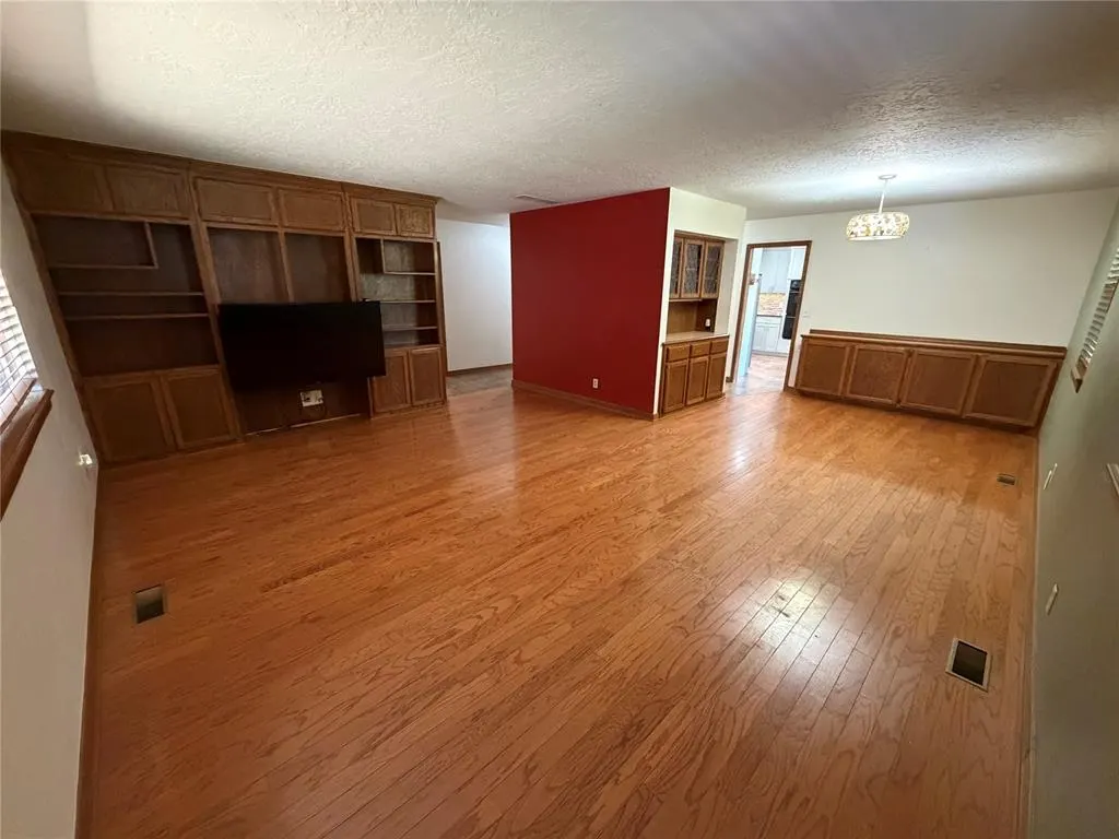 Photo 6 — 2517 Chateau Drive, Norman, OK 73069