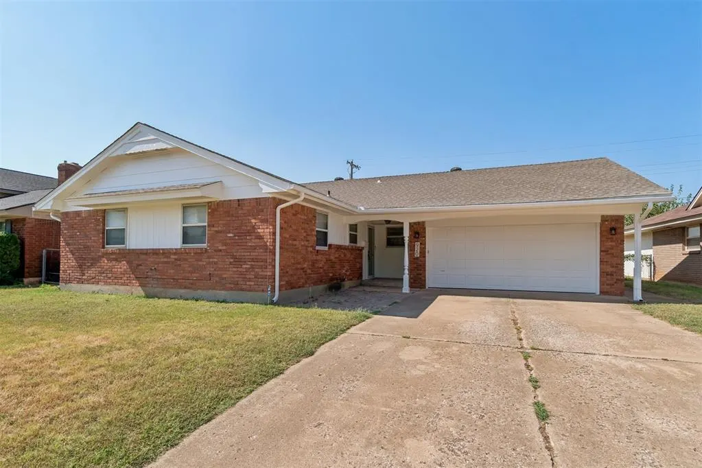 Photo 4 — 920 W Silver Meadow Drive, Midwest City, OK 73110