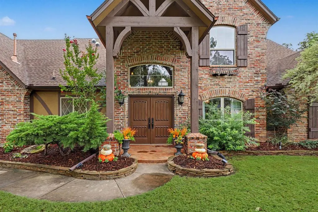 Photo 2 — 216 N Oaks Road, Harrah, OK 73045