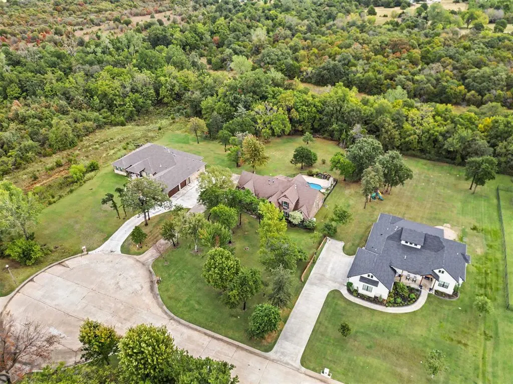 Photo 38 — 216 N Oaks Road, Harrah, OK 73045