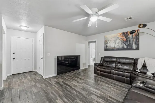Photo 4 — 12302 SW 15th Terrace, Yukon, OK 73099