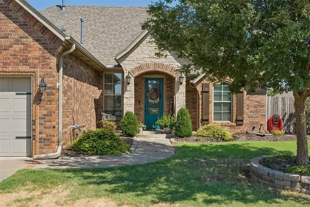 Photo 2 — 10809 SW 20th Street, Yukon, OK 73099