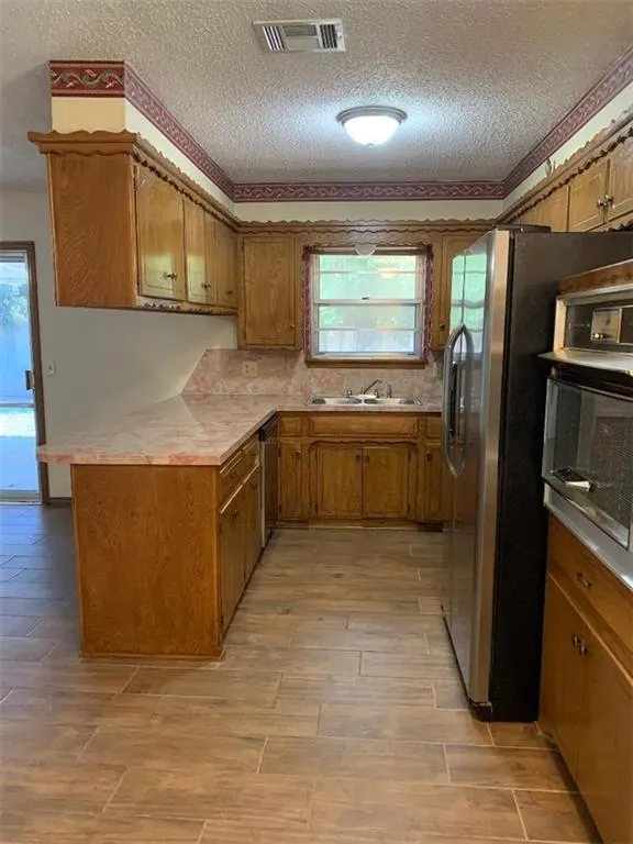 Photo 4 — 7709 S Country Club Drive, Oklahoma City, OK 73159