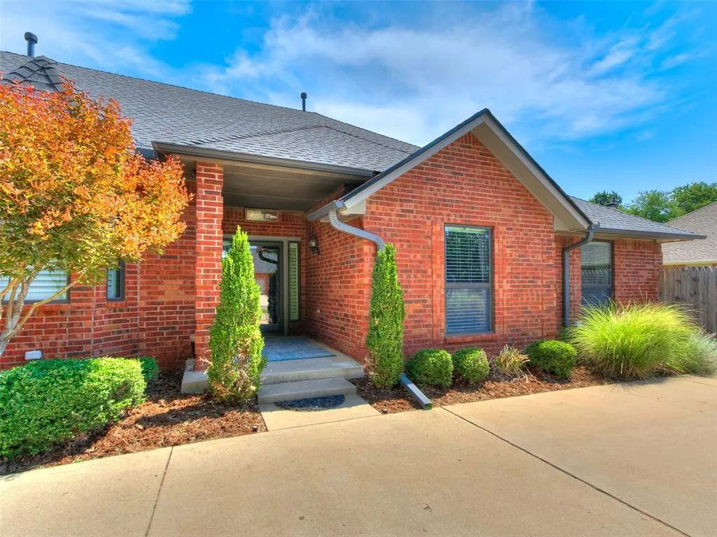 Photo 2 — 11616 Kingswick Drive, Oklahoma City, OK 73162