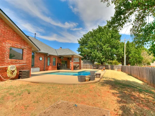 Photo 5 — 11616 Kingswick Drive, Oklahoma City, OK 73162