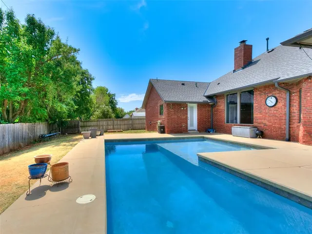 Photo 6 — 11616 Kingswick Drive, Oklahoma City, OK 73162