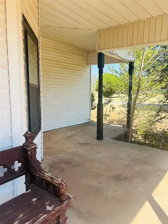 Photo 2 — 409 N Locust Street, Granite, OK 73547
