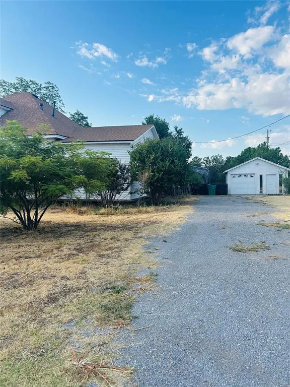 Photo 8 — 409 N Locust Street, Granite, OK 73547