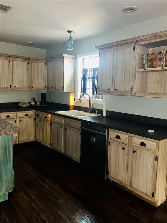 Photo 22 — 409 N Locust Street, Granite, OK 73547