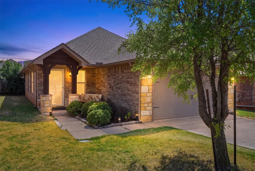 Front exterior — 2404 Golden Lane, Edmond, OK 73012