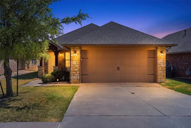 Photo 3 — 2404 Golden Lane, Edmond, OK 73012