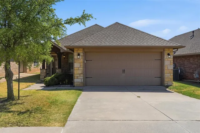 Photo 4 — 2404 Golden Lane, Edmond, OK 73012
