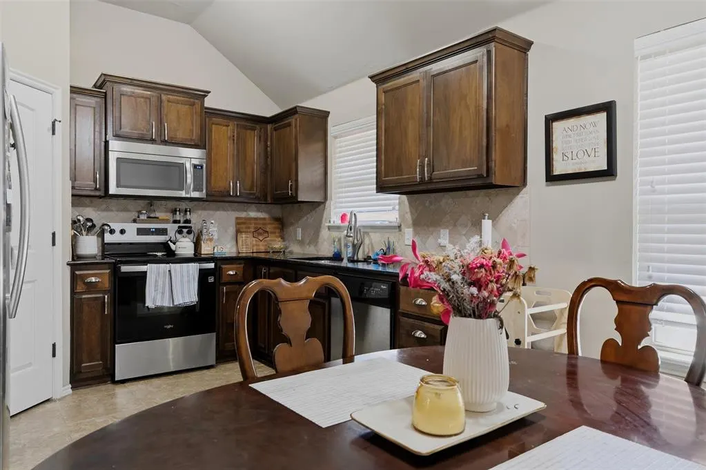 Photo 9 — 2404 Golden Lane, Edmond, OK 73012