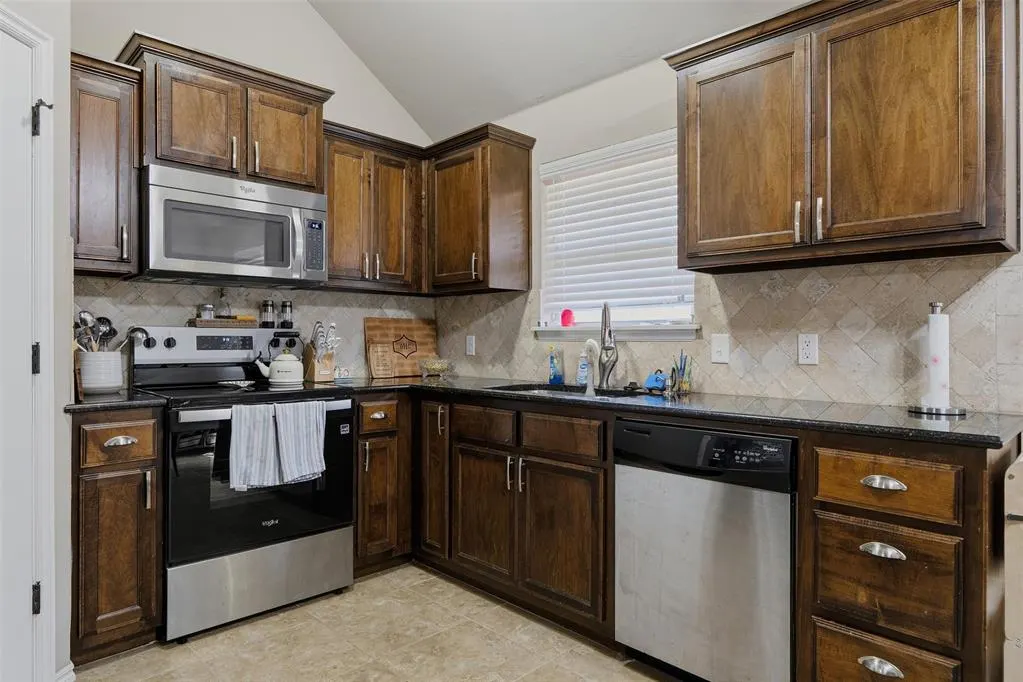 Photo 11 — 2404 Golden Lane, Edmond, OK 73012