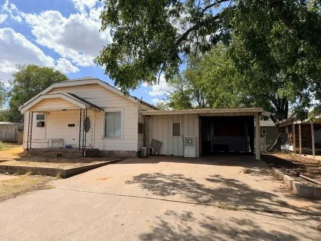 Photo 2 — 207 S Washington Avenue, Elk City, OK 73644