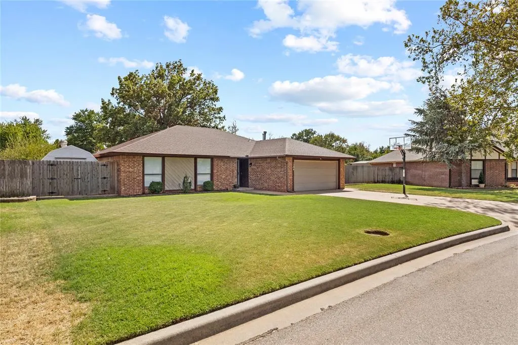 Photo 2 — 1504 Timbercreek Drive, Weatherford, OK 73096