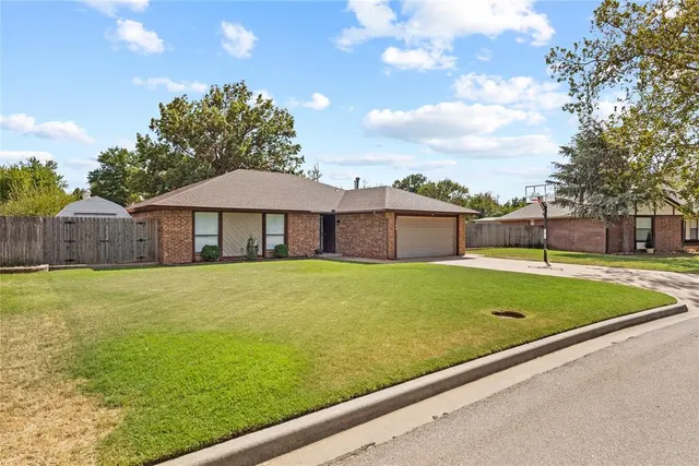 Photo 2 — 1504 Timbercreek Drive, Weatherford, OK 73096