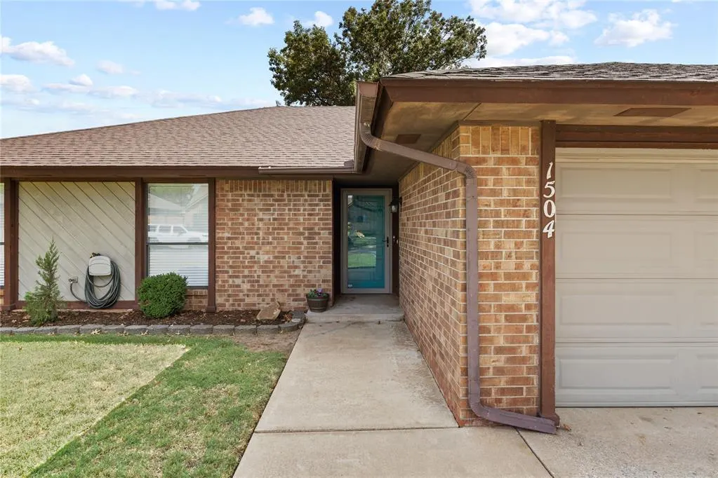 Photo 3 — 1504 Timbercreek Drive, Weatherford, OK 73096