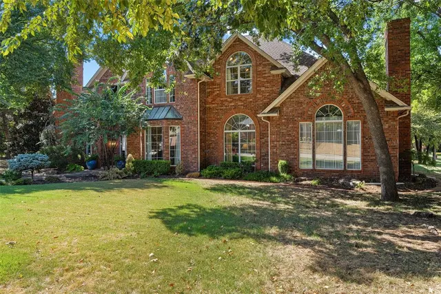 Photo 3 — 1901 Mission Hills Circle, Edmond, OK 73025