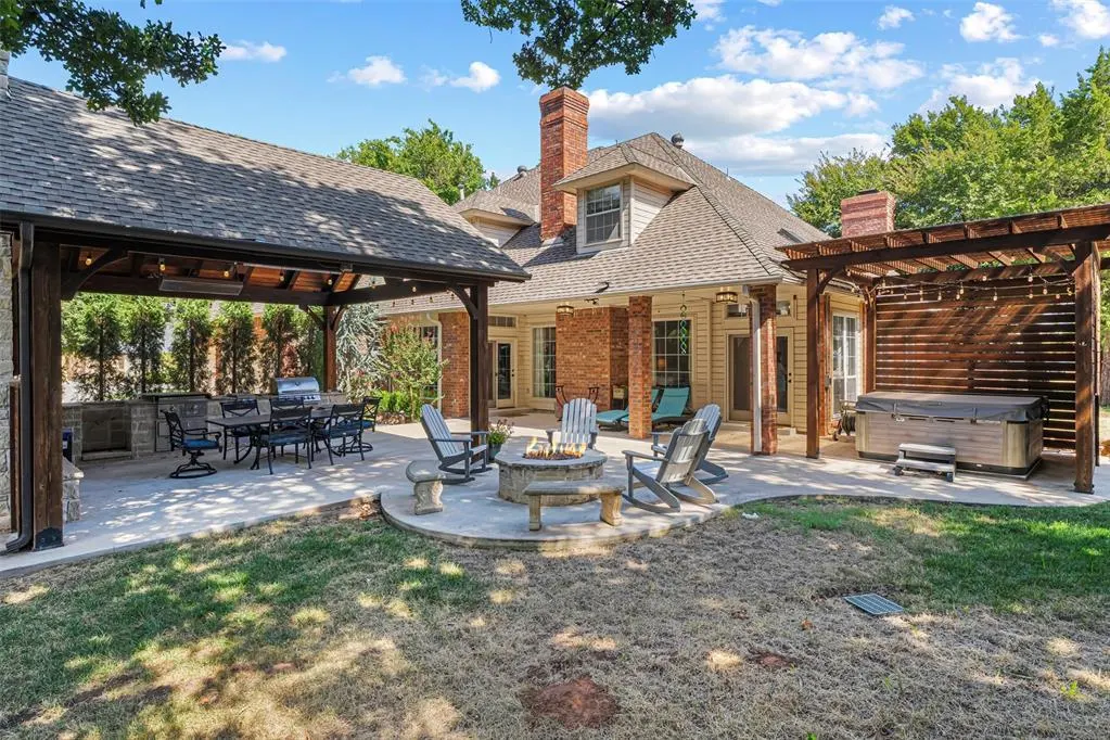 Photo 5 — 1901 Mission Hills Circle, Edmond, OK 73025