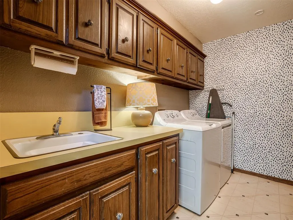 Photo 39 — 10604 Admiral Drive, Oklahoma City, OK 73162