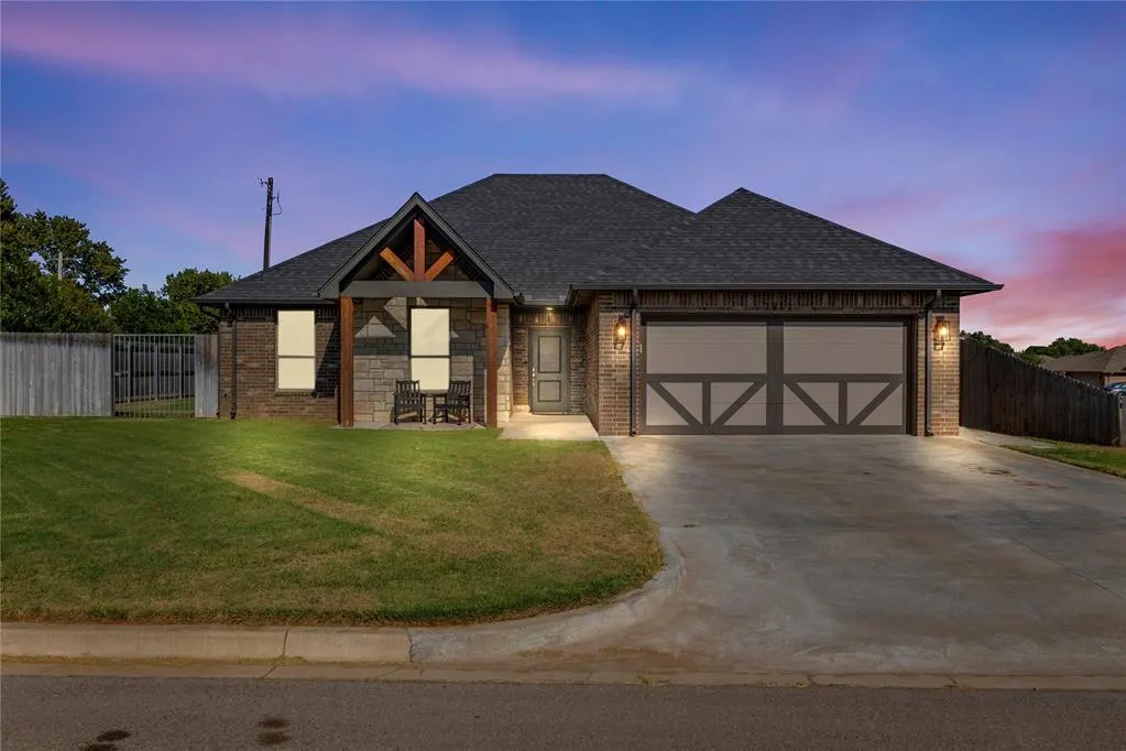 Front exterior — 2812 Landrun, Weatherford, OK 73096