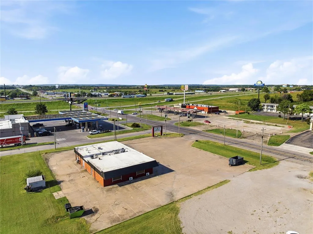 Photo 9 — 608 S Woody Guthrie Street, Okemah, OK 74859