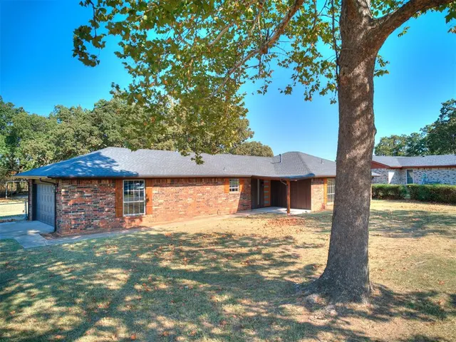 Photo 2 — 103 Clador, Chandler, OK 74834