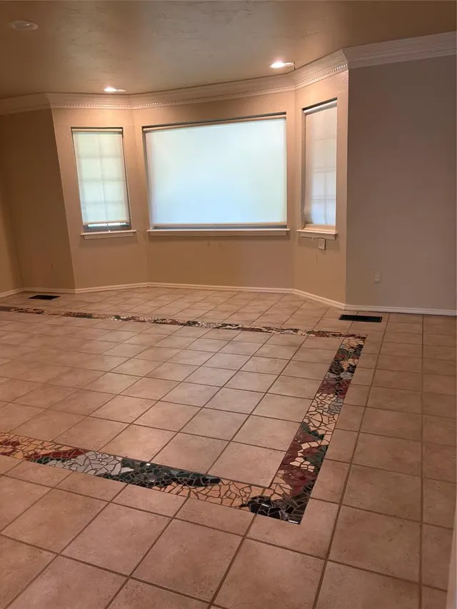 Photo 4 — 2945 Kerry Lane, Oklahoma City, OK 73120