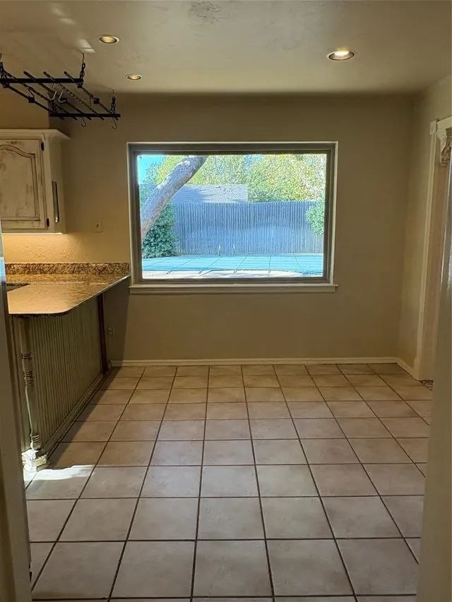 Photo 8 — 2945 Kerry Lane, Oklahoma City, OK 73120