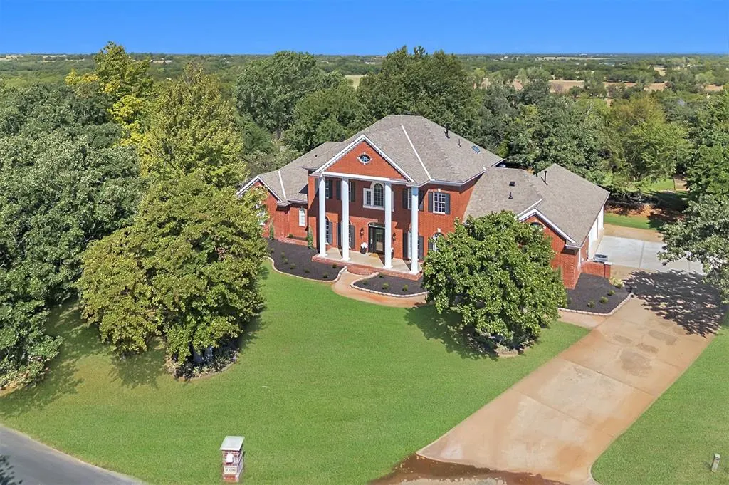 Photo 3 — 23390 Hunters Trail, Edmond, OK 73025