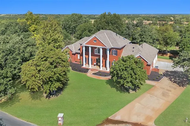 Photo 3 — 23390 Hunters Trail, Edmond, OK 73025