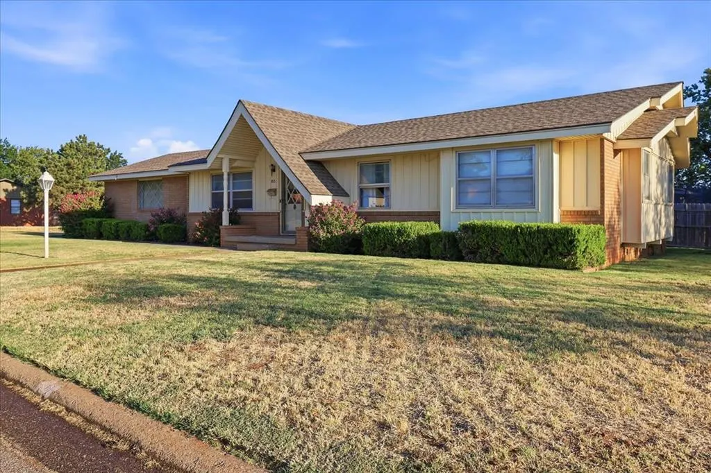 Photo 2 — 813 Standifer Road, Elk City, OK 73644