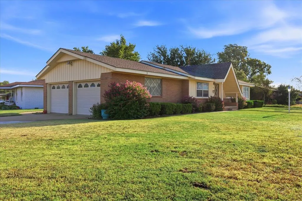 Photo 4 — 813 Standifer Road, Elk City, OK 73644