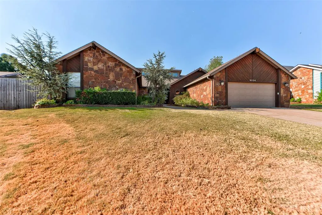 Photo 2 — 6004 Covington Lane, Warr Acres, OK 73132