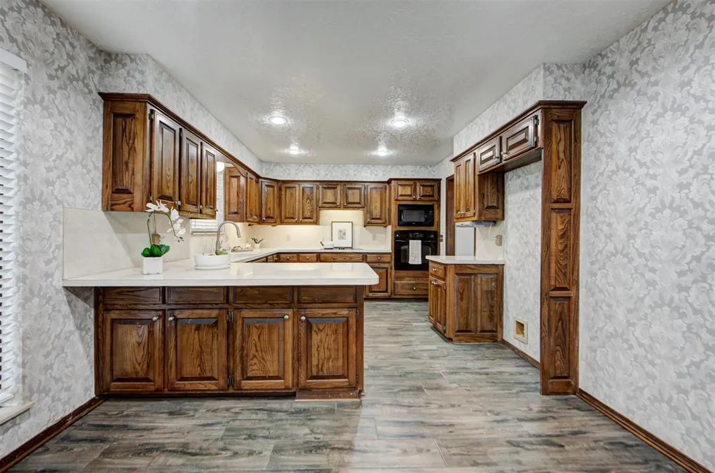 Photo 16 — 6004 Covington Lane, Warr Acres, OK 73132