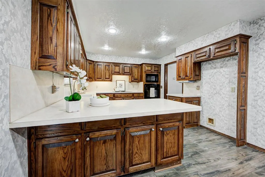 Photo 17 — 6004 Covington Lane, Warr Acres, OK 73132