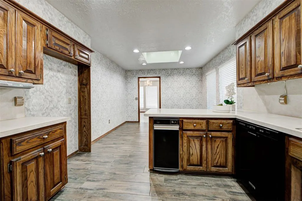 Photo 23 — 6004 Covington Lane, Warr Acres, OK 73132