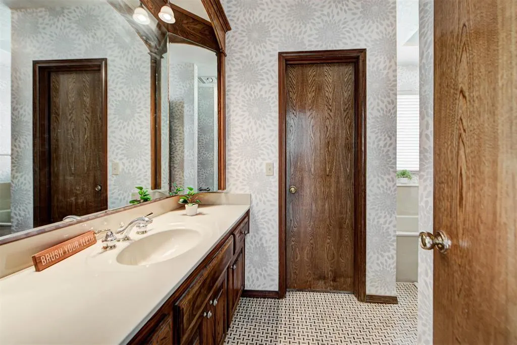Photo 30 — 6004 Covington Lane, Warr Acres, OK 73132