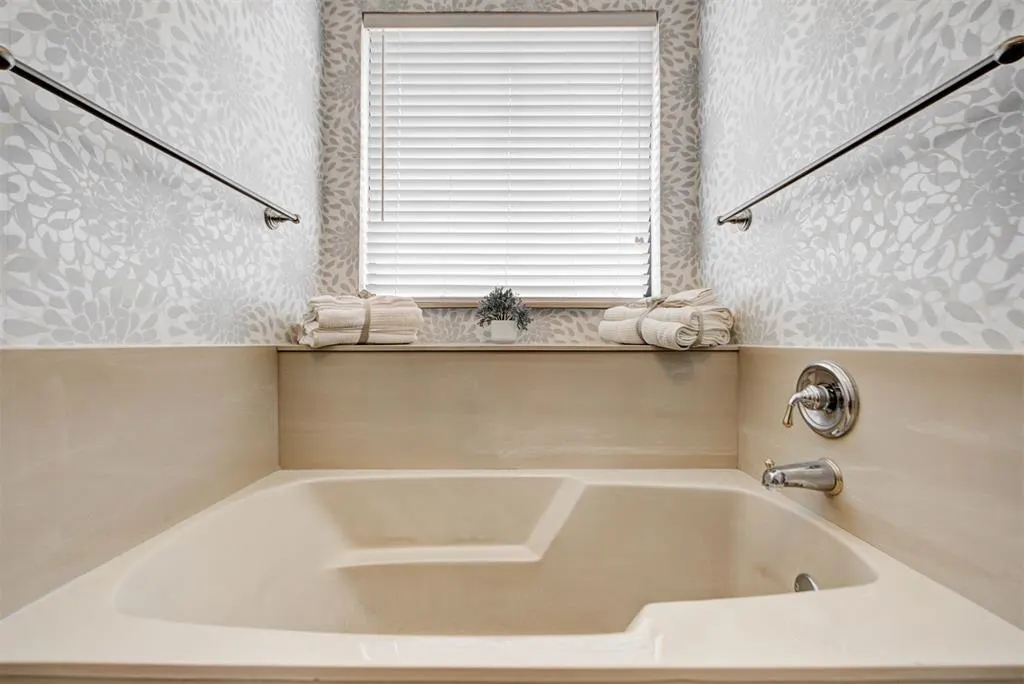 Photo 33 — 6004 Covington Lane, Warr Acres, OK 73132